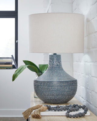 Schylarmont Table Lamp image