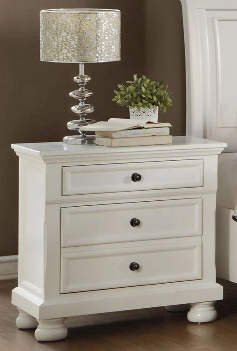 Laurelin 3 Drawer Nightstand in White 1714W-4